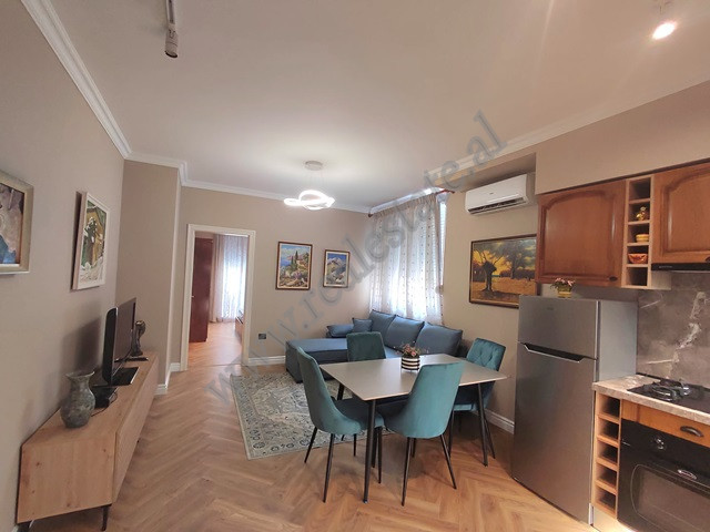 Apartament 1+1 me qera ne rrugen Faik Konica, prane Gjimnazit te Gjuheve te Huaja ne Tirane.
Ndodhe